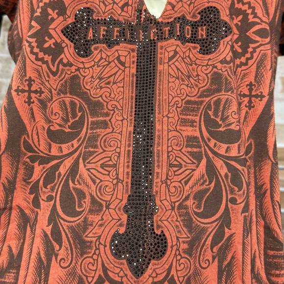 Affliction Women’s Graphic Short Sleeve Criss Cross V-Neck T-Shirt-Size: L -NWT - Picture 4 of 10